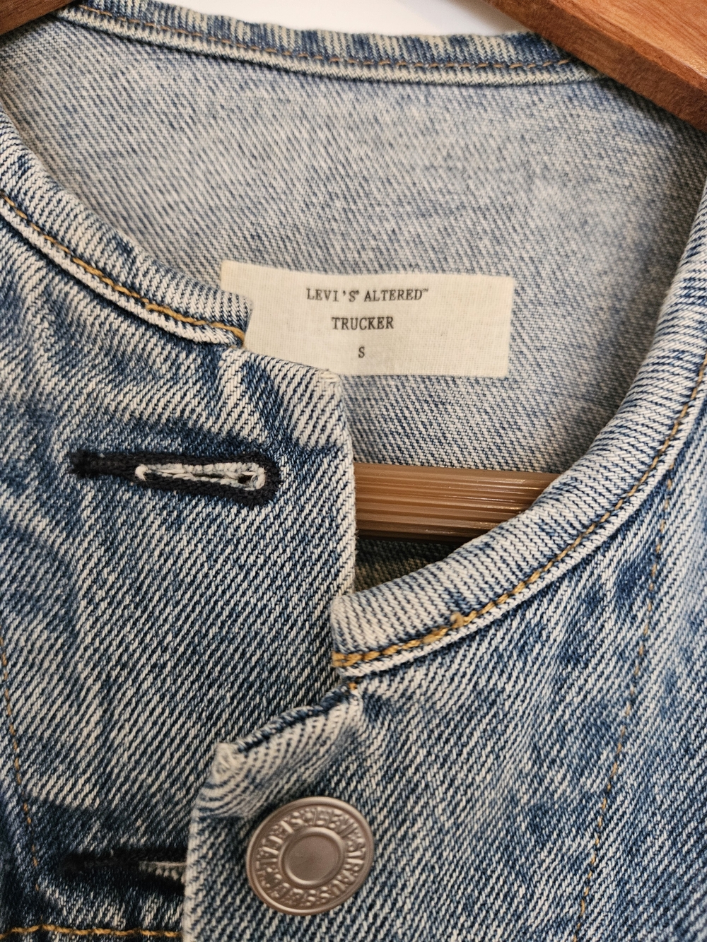 Levi's Light Blue Altered Trucker Jacket - Picture 3 of 4